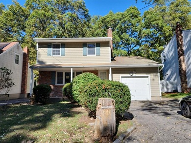 Spacious Colonial with 7 rooms 4 beds and 1.5 baths located in - photo 2