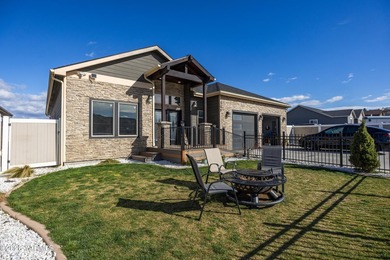 Welcome to this stunning 4-bedroom, 2.5-bathroom custom-built - photo 2