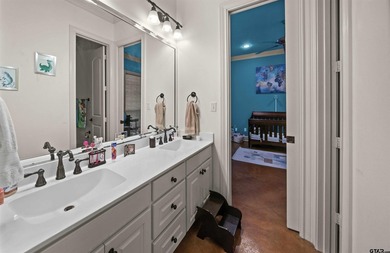 DON*T MISS OUT ON THIS HOME THAT HAS IT ALL - 4 bedrooms/3 - photo 23
