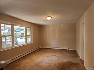 Spacious Colonial with 7 rooms 4 beds and 1.5 baths located in - photo 3