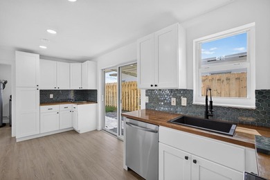 It's like living in a brand new house! Completely renovated 4 - photo 23