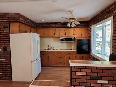 Spacious Colonial with 7 rooms 4 beds and 1.5 baths located in - photo 5