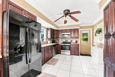 Welcome to this spacious 3-bedroom, 3-bathroom home located in - photo 29