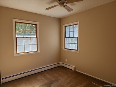 Spacious Colonial with 7 rooms 4 beds and 1.5 baths located in - photo 10