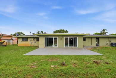 Welcome to this spacious 3-bedroom, 3-bathroom home located in - photo 32