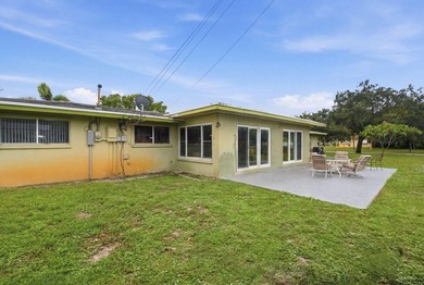 Welcome to this spacious 3-bedroom, 3-bathroom home located in - photo 35