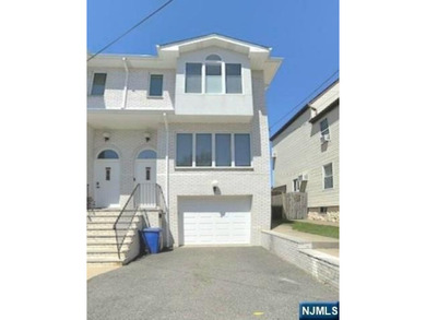 Rare opportunity to own full renovated unit recently - photo 1