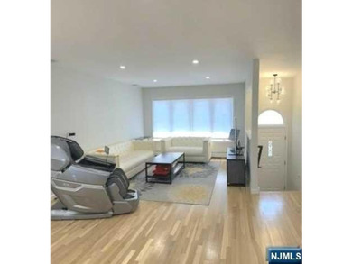 Rare opportunity to own full renovated unit recently - photo 2