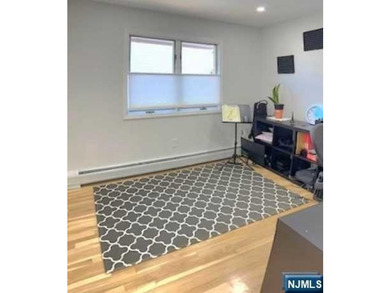 Rare opportunity to own full renovated unit recently - photo 7