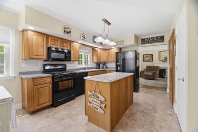 This beautiful character home features 4 bedrooms and 2 full - photo 10