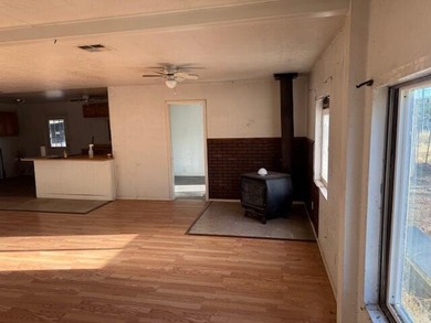 Beautiful 2.5 acres with a older 3 bed 2 bath MFH fixer - upper - photo 5