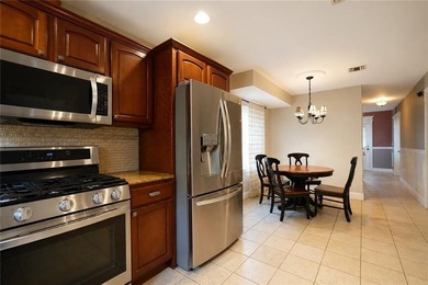 Tottenville-Fully detached two family home, 7 room duplex over a - photo 11