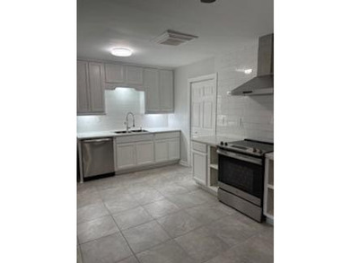 Beautiful home! Completely renovated! Freshly painted, smooth - photo 11