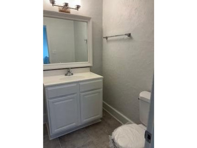 Beautiful home! Completely renovated! Freshly painted, smooth - photo 12