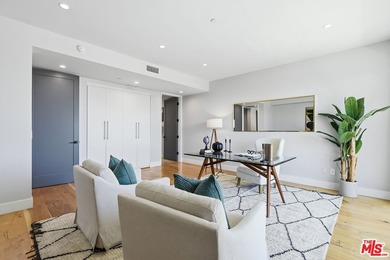Stunning contemporary showplace situated in a quiet and - photo 13