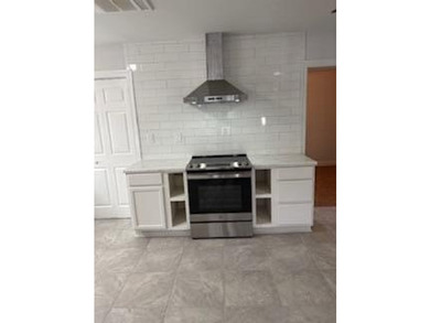 Beautiful home! Completely renovated! Freshly painted, smooth - photo 13