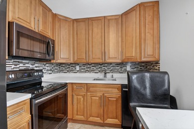 Live the relaxed Florida lifestyle in Kings Point! First-floor - photo 14