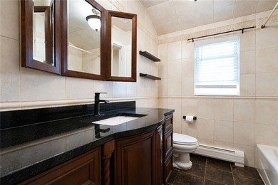 Tottenville-Fully detached two family home, 7 room duplex over a - photo 24