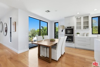 Stunning contemporary showplace situated in a quiet and - photo 26