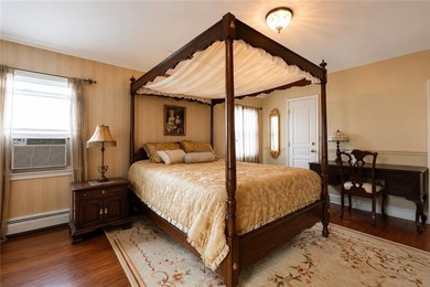 Tottenville-Fully detached two family home, 7 room duplex over a - photo 28