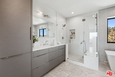 Stunning contemporary showplace situated in a quiet and - photo 36