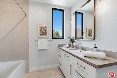 Stunning contemporary showplace situated in a quiet and - photo 43