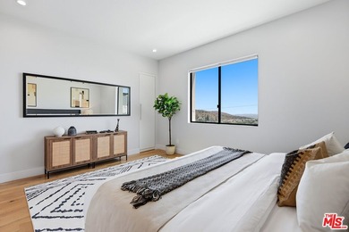 Stunning contemporary showplace situated in a quiet and - photo 45