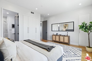 Stunning contemporary showplace situated in a quiet and - photo 46