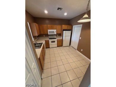 Welcome to 17524 Cherry Ridge Lane, a beautifully maintained - photo 4