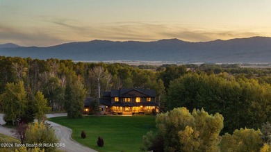 Extensively remodeled in 2022, this 7BD/6BA home offers over 6 - photo 1