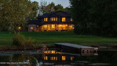 Extensively remodeled in 2022, this 7BD/6BA home offers over 6 - photo 2