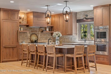 Extensively remodeled in 2022, this 7BD/6BA home offers over 6 - photo 6