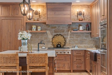 Extensively remodeled in 2022, this 7BD/6BA home offers over 6 - photo 7