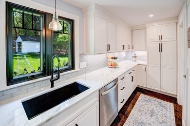OFFER DEADLINE: 5 PM MONDAY, JUNE 8 - Lakefront living at its - photo 5