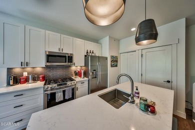Sunny condo on a quieter street in Grand Lake. This spacious one - photo 10