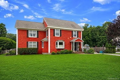 Circa 1921, this charming and thoughtfully updated 4-bedroom, 2 - photo 2