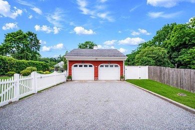 Circa 1921, this charming and thoughtfully updated 4-bedroom, 2 - photo 4