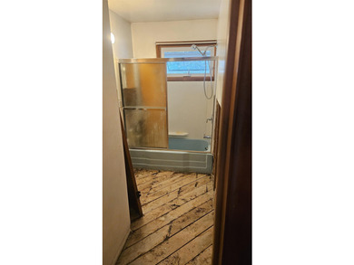 Project house with good bones! Note: Will not pass VA or FHA - photo 8