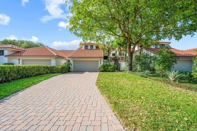 Elegantly appointed, freshly painted two story Town House in the - photo 2