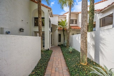 Elegantly appointed, freshly painted two story Town House in the - photo 4
