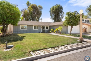 Beautifully updated golf course home. This 3-bedroom, 2-bathroom - photo 2