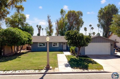 Beautifully updated golf course home. This 3-bedroom, 2-bathroom - photo 3