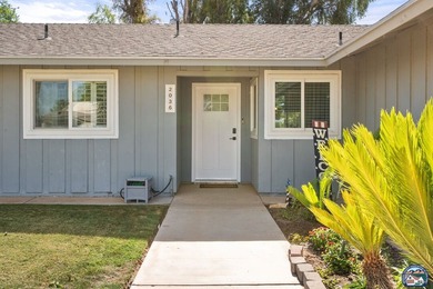 Beautifully updated golf course home. This 3-bedroom, 2-bathroom - photo 4