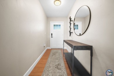 Beautifully updated golf course home. This 3-bedroom, 2-bathroom - photo 5