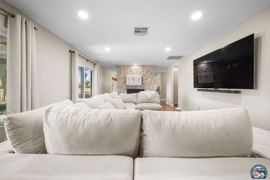 Beautifully updated golf course home. This 3-bedroom, 2-bathroom - photo 9