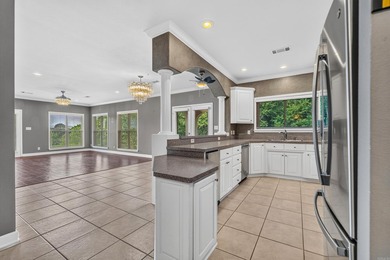 This beautiful condo is move in ready, has an open concept - photo 3