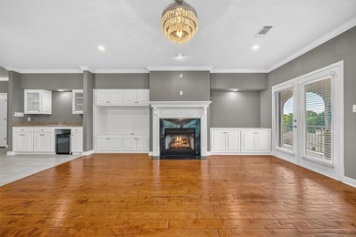 This beautiful condo is move in ready, has an open concept - photo 8