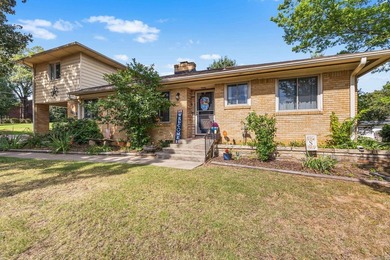 Come check out this recently updated 4bed/3bath home nestled in - photo 2