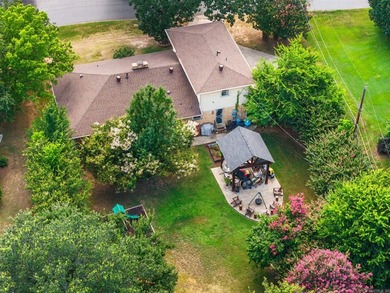 Come check out this recently updated 4bed/3bath home nestled in - photo 3