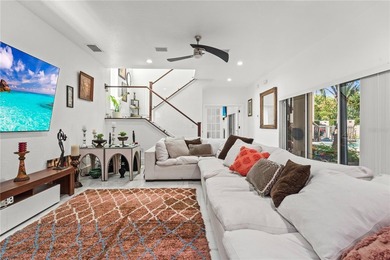 Exceptional oasis-style estate in a desirable golf community - photo 17
